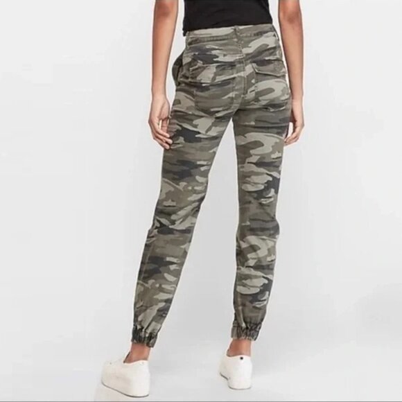 Express Stretch Cropped Straight High Rise Camo Pant - Picture 4 of 13